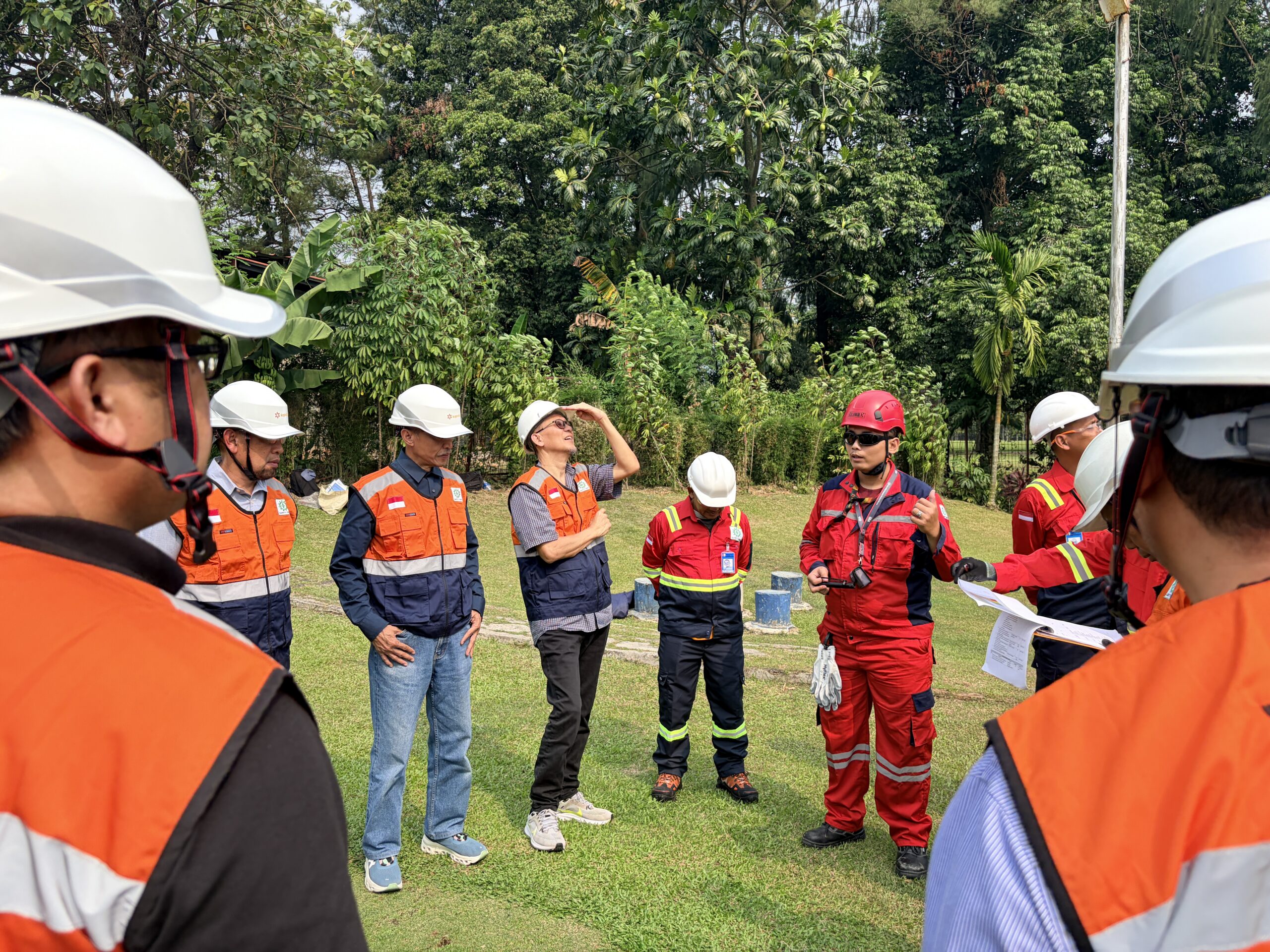 Site Visit Dismantle Tower, Top Level Management Kopindosat Tinjau Proyek Di Golf Halim